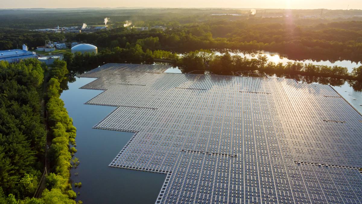Floating Solar Farms: Harnessing Sunlight on Water Surfaces